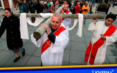 Vía Crucis en Punta Arenas: Miles de fieles acompañaron a Jesús