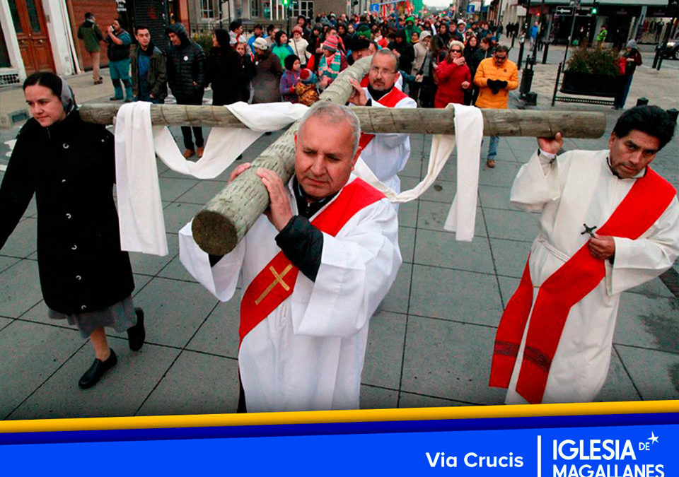 Vía Crucis en Punta Arenas: Miles de fieles acompañaron a Jesús