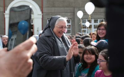Sor Yvonne Reungoat, Superiora General de las  Hijas de María Auxiliadora, de visita en Magallanes
