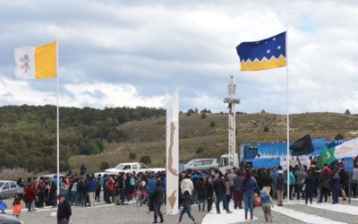 Decenas de fieles desafiaron el viento y peregrinaron 24 kms. en honor a la Virgen de la Medalla Milagrosa