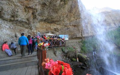 Peregrinación gruta natural Virgen de Montserrat de Río Verde