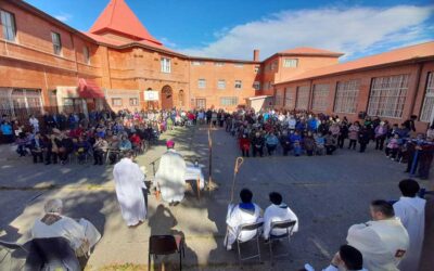 Cientos de fieles participaron de la fiesta de Lourdes