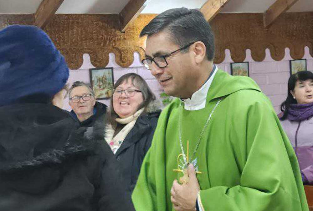 VISITA DEL PADRE OBISPO A LA COMUNIDAD DE LAURA VICUÑA EN PUERTO NATALES