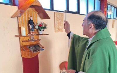 BENDICIÓN DE ALTARES PARA DEVOCIÓN A SANTOS CHILENOS EN COMUNIDAD CRISTO REDENTOR