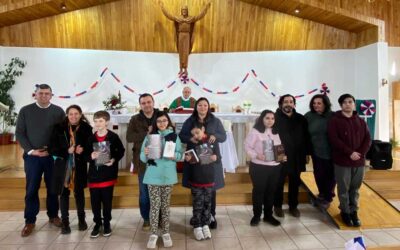 ENTREGA DE LA PALABRA DE DIOS A LOS NIÑOS DE CATEQUESIS DE PRIMERA COMUNIÓN EN DIOS PADRE