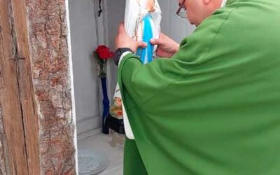 BENDICIÓN DE NUEVA IMAGEN DE LA VIRGEN DE LOURDES EN LA GRUTA PARROQUIAL DE PUERTO WILLIAMS