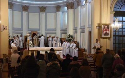 COMUNIDAD DIOCESANA CELEBRA LA EUCARISTÍA PARA ORAR POR EL MINISTERIO DEL PAPA LEÓN XIV