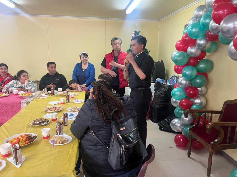 LOS ASOCIADOS FRANCISCANOS CELEBRAN UNA TARDE NAVIDEÑA PARA 50 NIÑOS DEL SECTOR