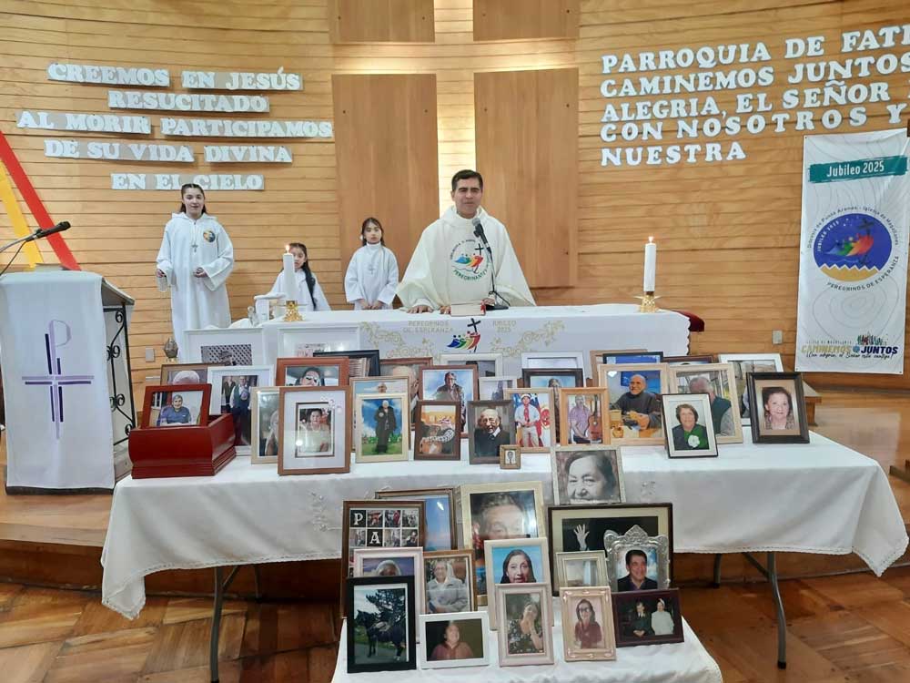 EUCARISTÍA POR LOS DIFUNTOS EN LA PARROQUIA NUESTRA SEÑORA DE FÁTIMA