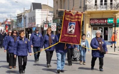 CLUB DE ADULTO MAYOR DE LA PARROQUIA SANTA TERESA PARTICIPÓ EN DESFILE DOMINICAL